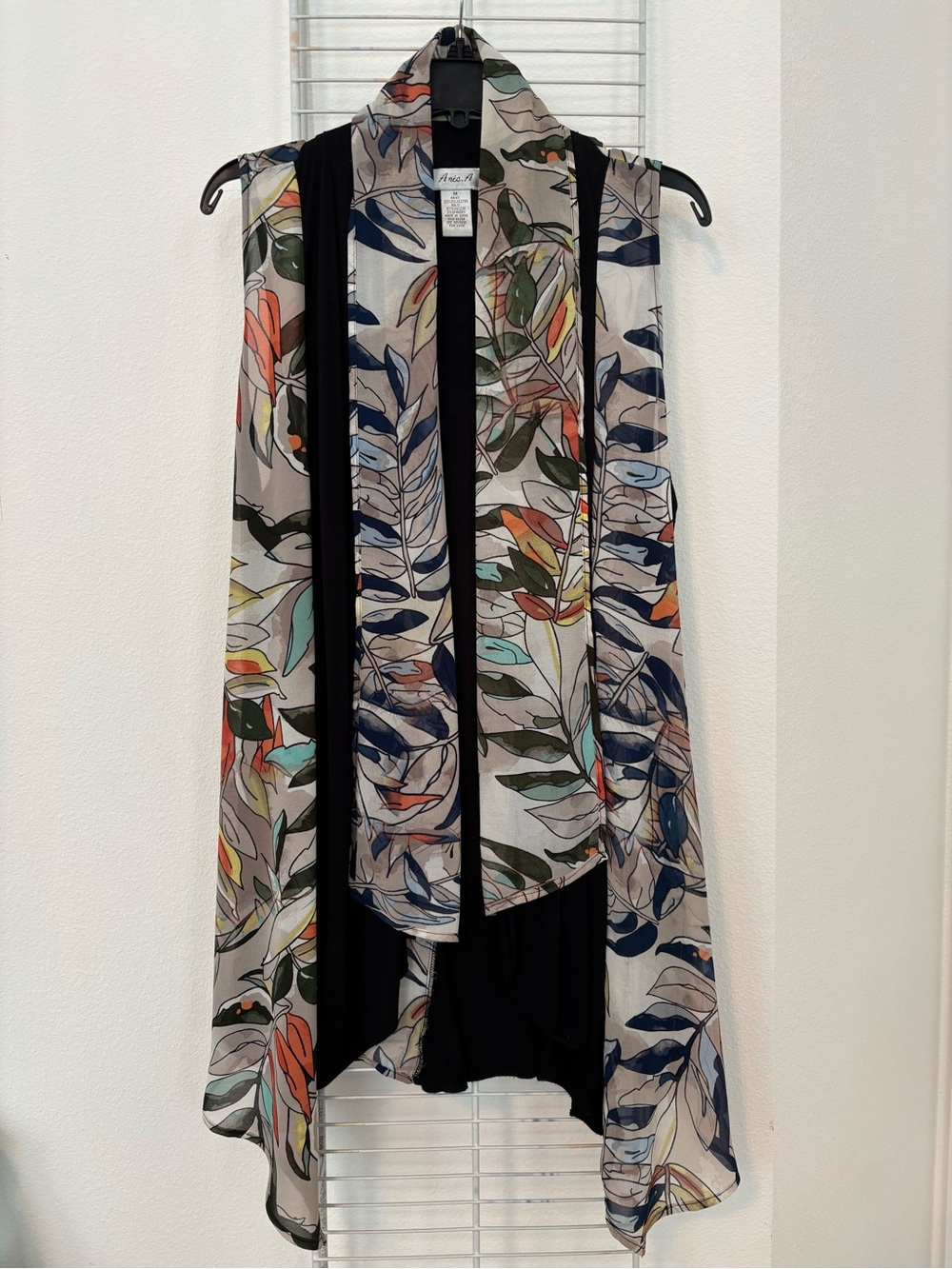 Anis. A Waterfall Cardigan Open Sleeveless Black & Multicolor Floral Leaf Print